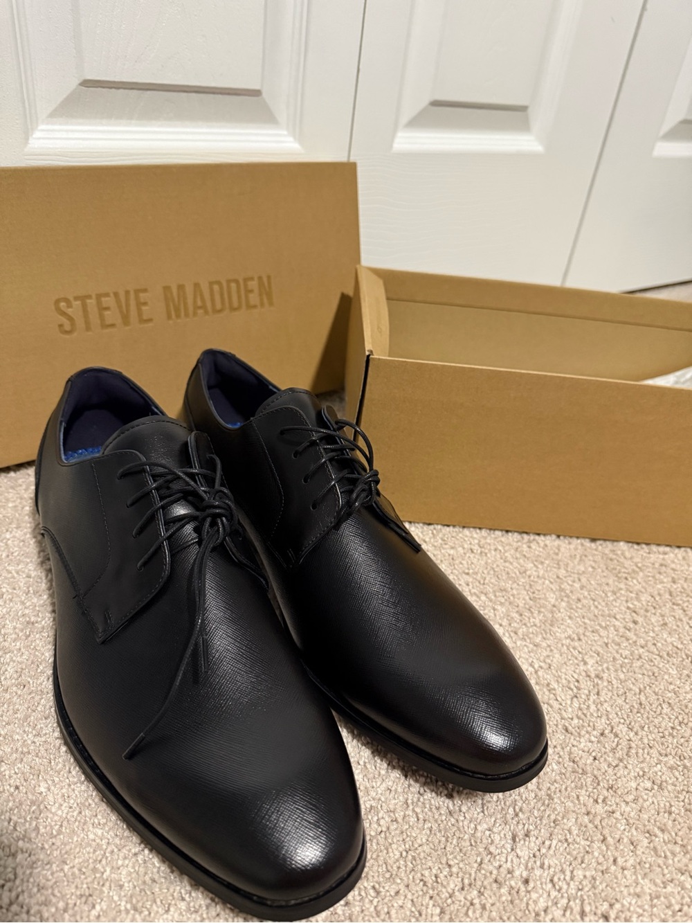 Steve Madden Black Leather Lace-Up Derby Shoes